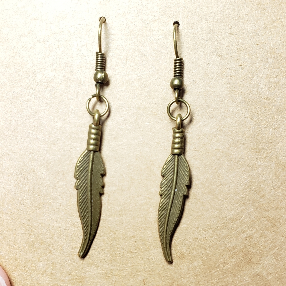 3 for $12🧵Handmade Feather Dangle Earrings